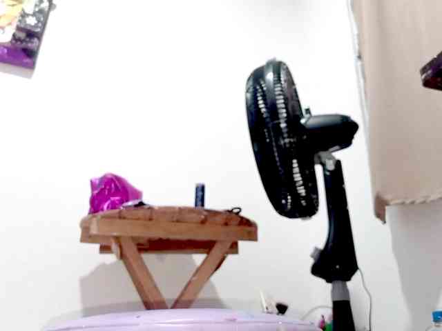 PetiteIvoryqueens webcam