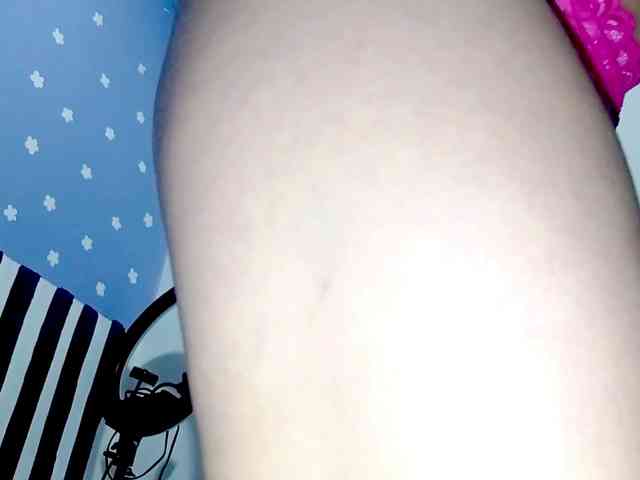 PetiteIvoryqueens webcam