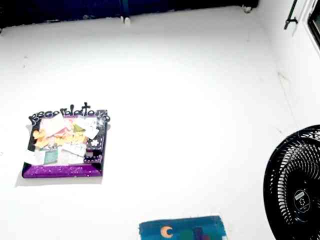 PetiteIvoryqueens webcam