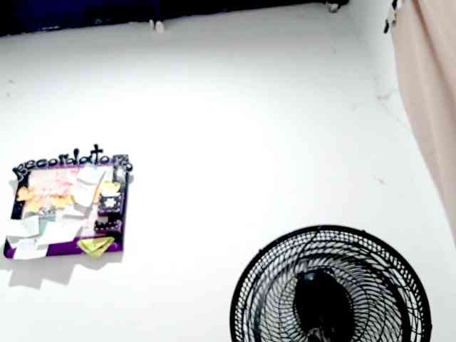 PetiteIvoryqueens webcam