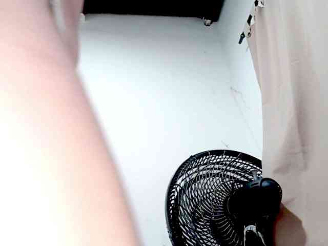 PetiteIvoryqueens webcam