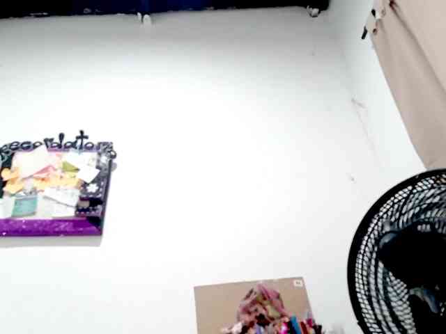 PetiteIvoryqueens webcam