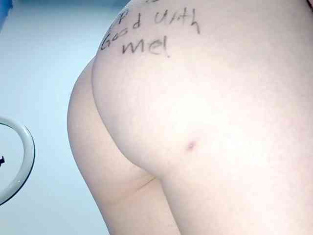 PetiteIvoryqueens webcam