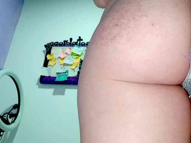 PetiteIvoryqueens webcam