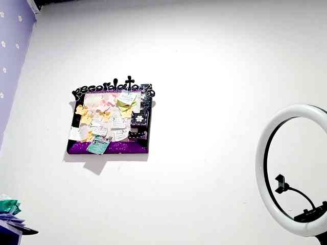 PetiteIvoryqueens webcam