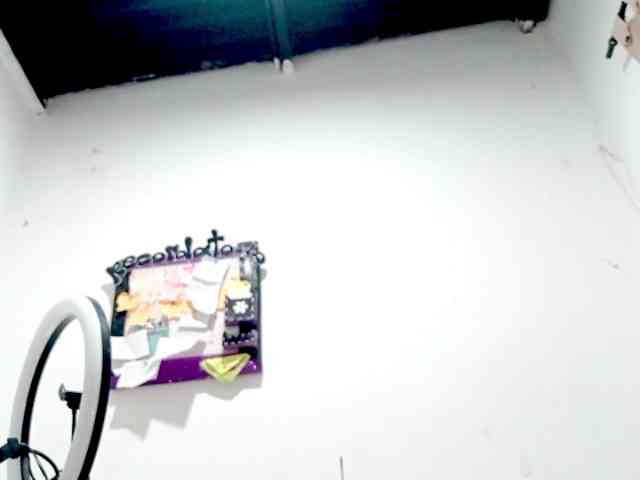 PetiteIvoryqueens webcam