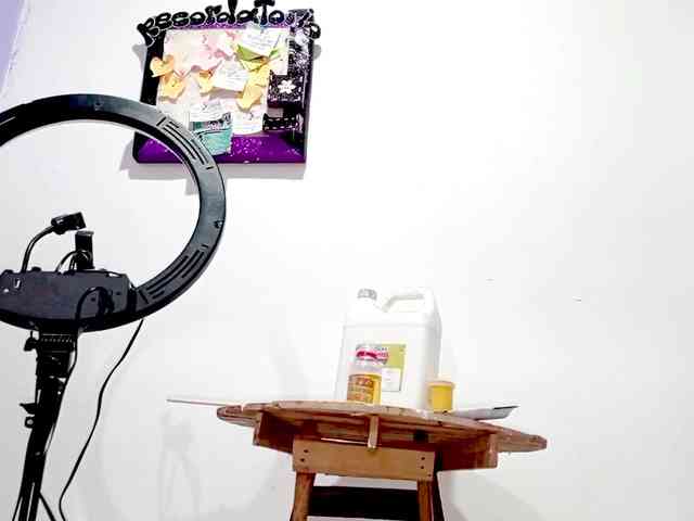 PetiteIvoryqueens webcam