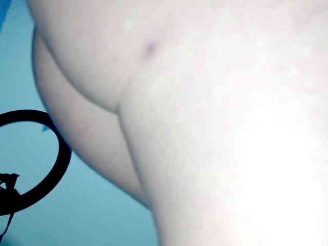 PetiteIvoryqueens webcam