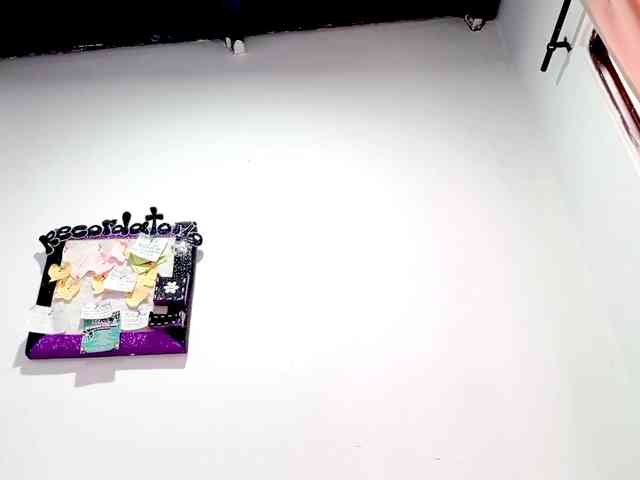 PetiteIvoryqueens webcam