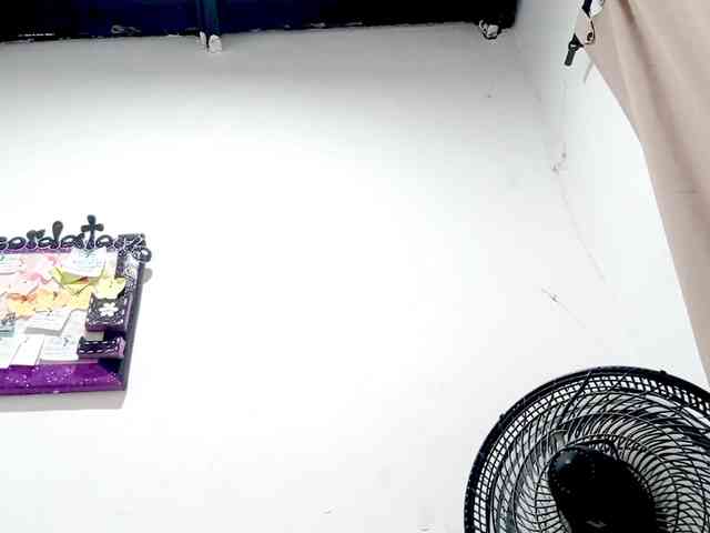 PetiteIvoryqueens webcam