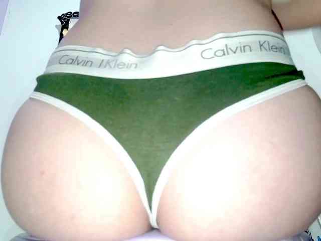 PetiteIvoryqueens webcam