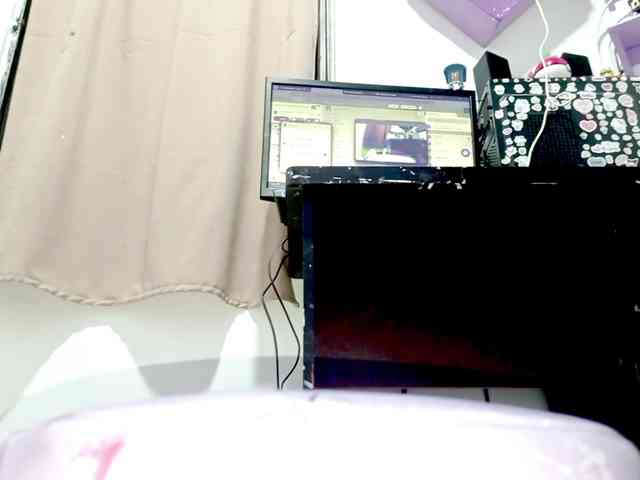 PetiteIvoryqueens webcam