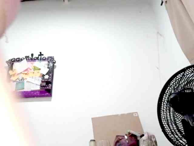 PetiteIvoryqueens webcam