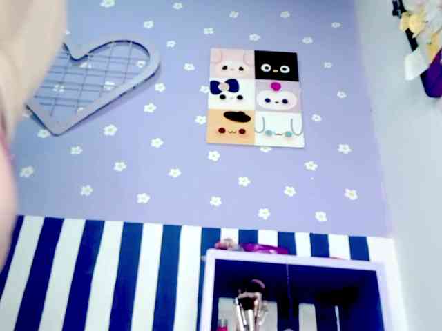 PetiteIvoryqueens webcam