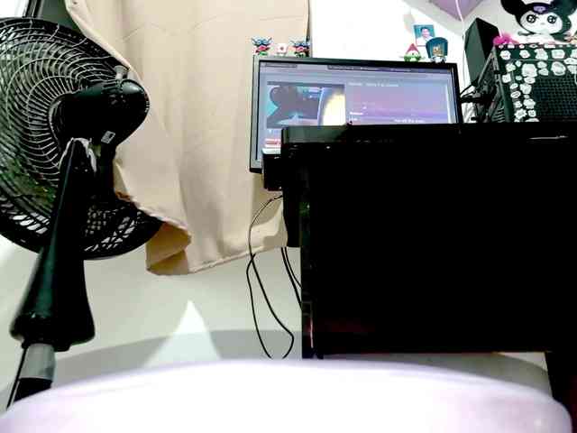 PetiteIvoryqueens webcam