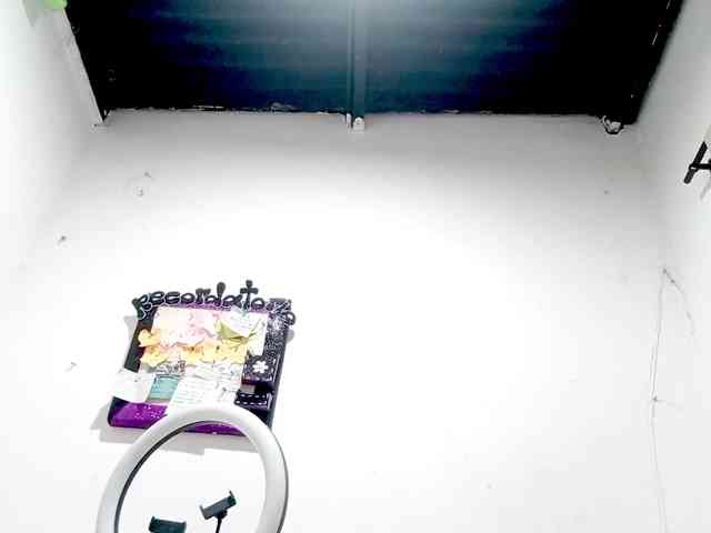 PetiteIvoryqueens webcam