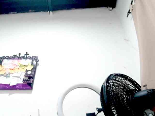 PetiteIvoryqueens webcam