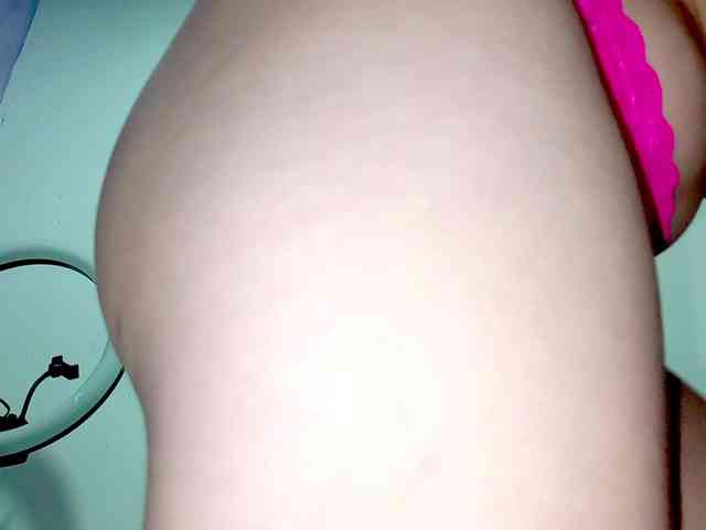 PetiteIvoryqueens webcam