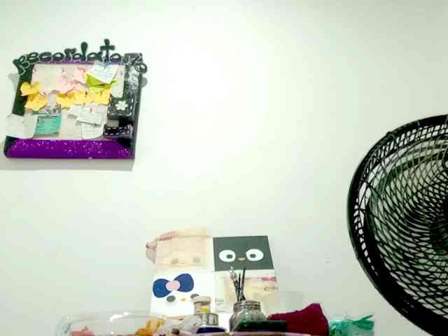 PetiteIvoryqueens webcam