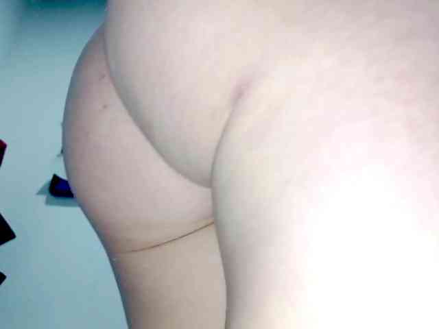 PetiteIvoryqueens webcam