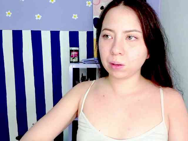 PetiteIvoryqueens webcam