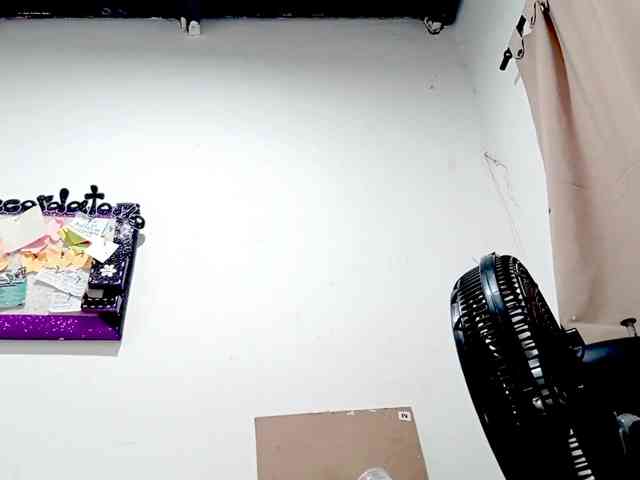 PetiteIvoryqueens webcam