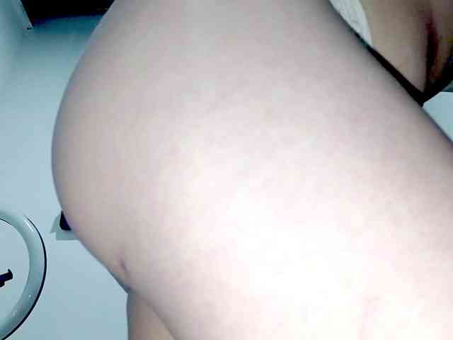 PetiteIvoryqueens webcam