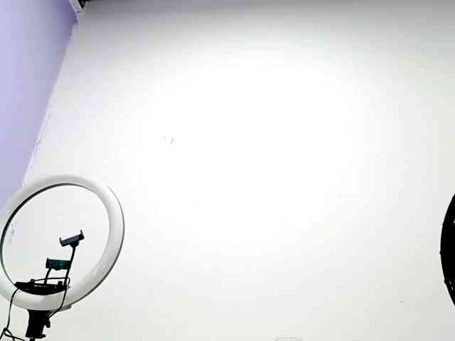 PetiteIvoryqueens webcam