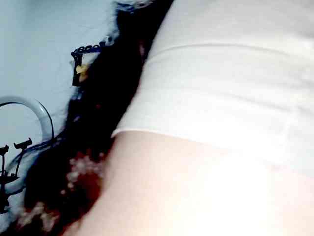 PetiteIvoryqueens webcam