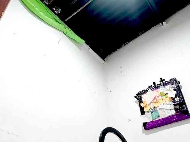 PetiteIvoryqueens webcam