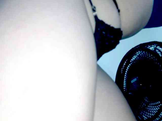 PetiteIvoryqueens webcam