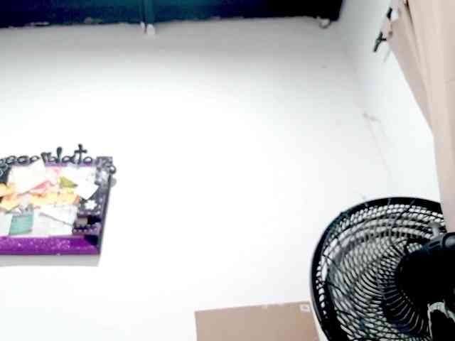 PetiteIvoryqueens webcam