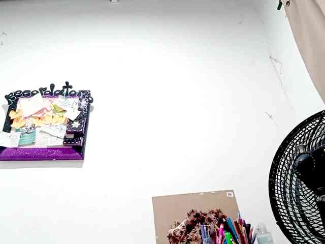 PetiteIvoryqueens webcam