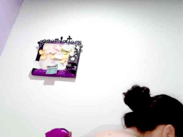 PetiteIvoryqueens webcam