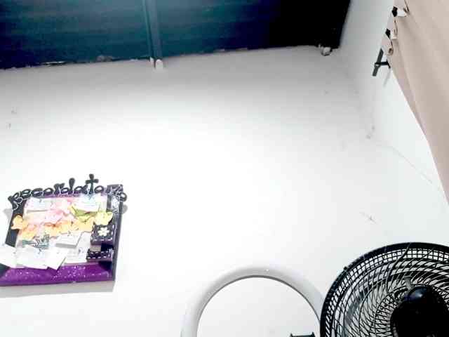 PetiteIvoryqueens webcam