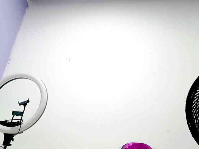 PetiteIvoryqueens webcam