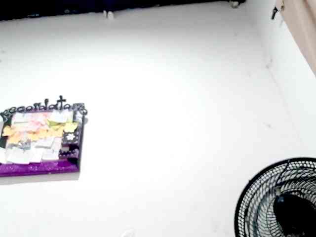 PetiteIvoryqueens webcam