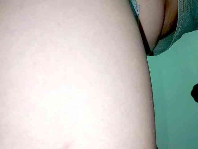 PetiteIvoryqueens webcam