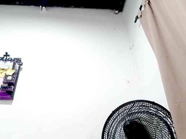 PetiteIvoryqueens webcam