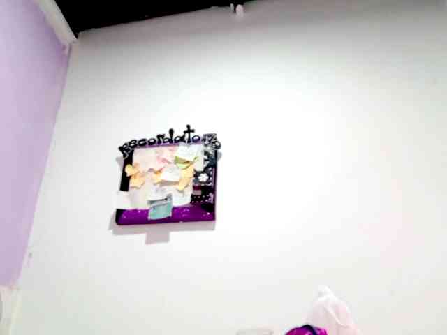 PetiteIvoryqueens webcam