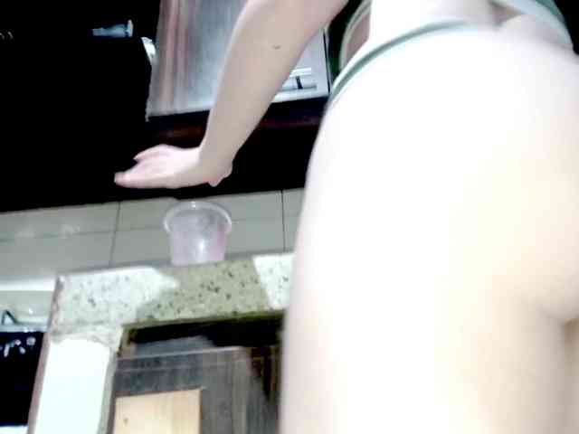 PetiteIvoryqueens webcam