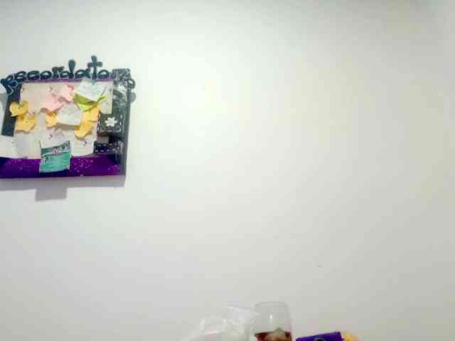 PetiteIvoryqueens webcam