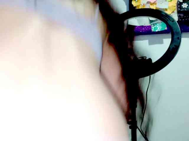 PetiteIvoryqueens webcam