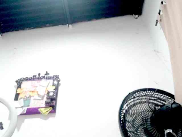 PetiteIvoryqueens webcam