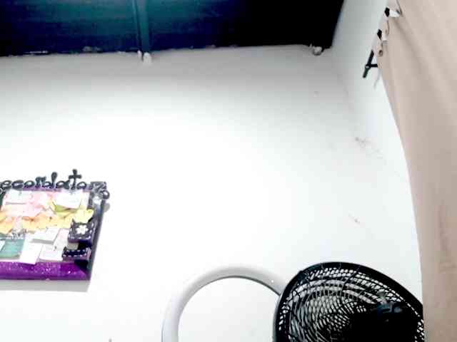 PetiteIvoryqueens webcam