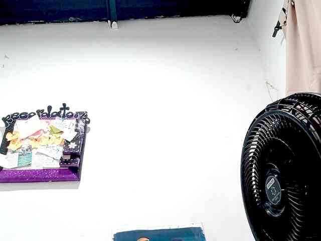 PetiteIvoryqueens webcam