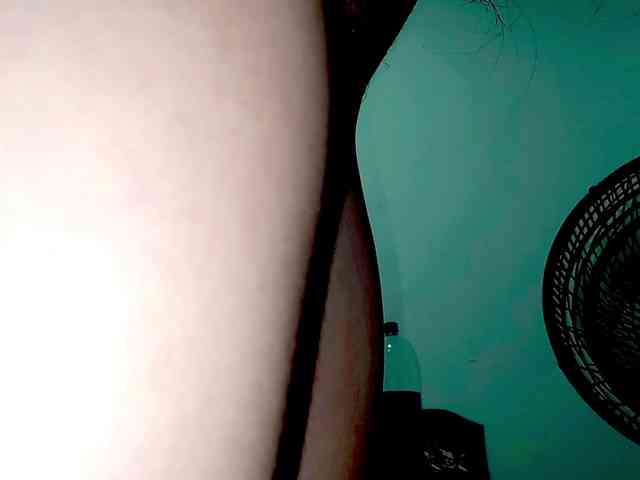 PetiteIvoryqueens webcam