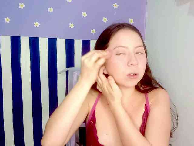 PetiteIvoryqueens webcam