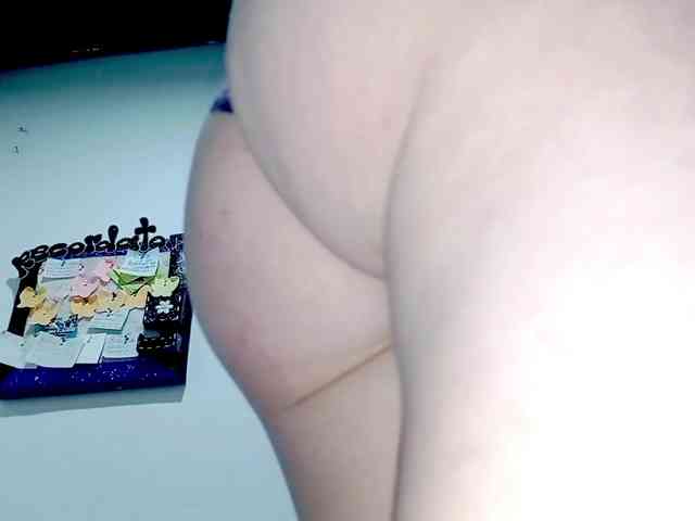 PetiteIvoryqueens webcam