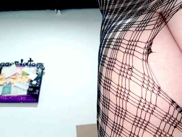 PetiteIvoryqueens webcam